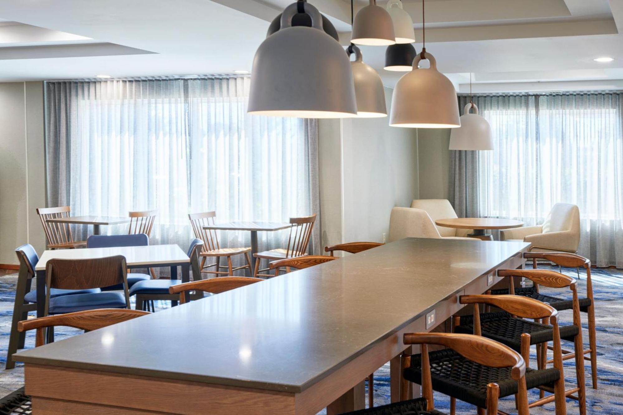 Fairfield Inn & Suites Бърлингтън Екстериор снимка