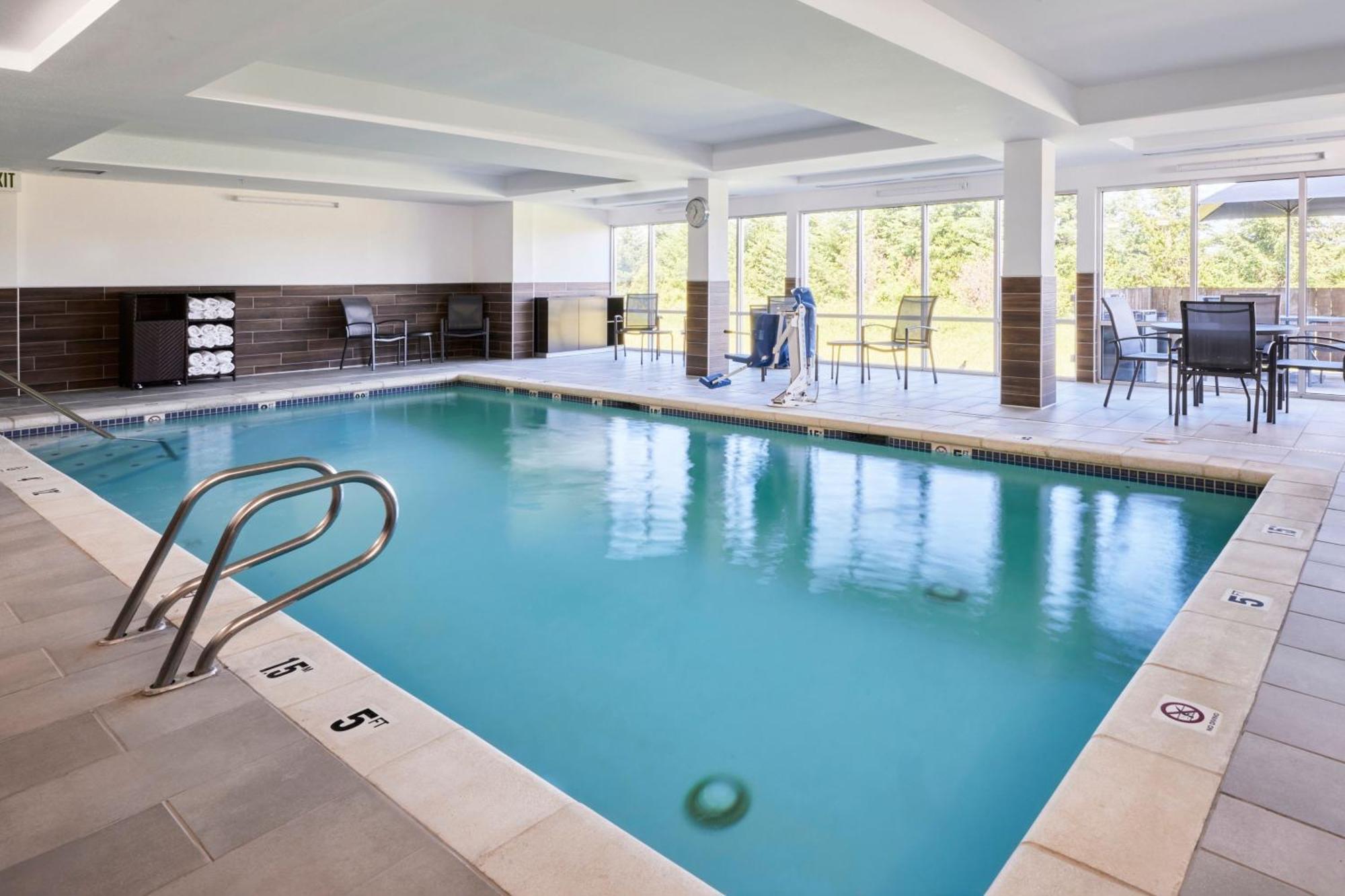 Fairfield Inn & Suites Бърлингтън Екстериор снимка