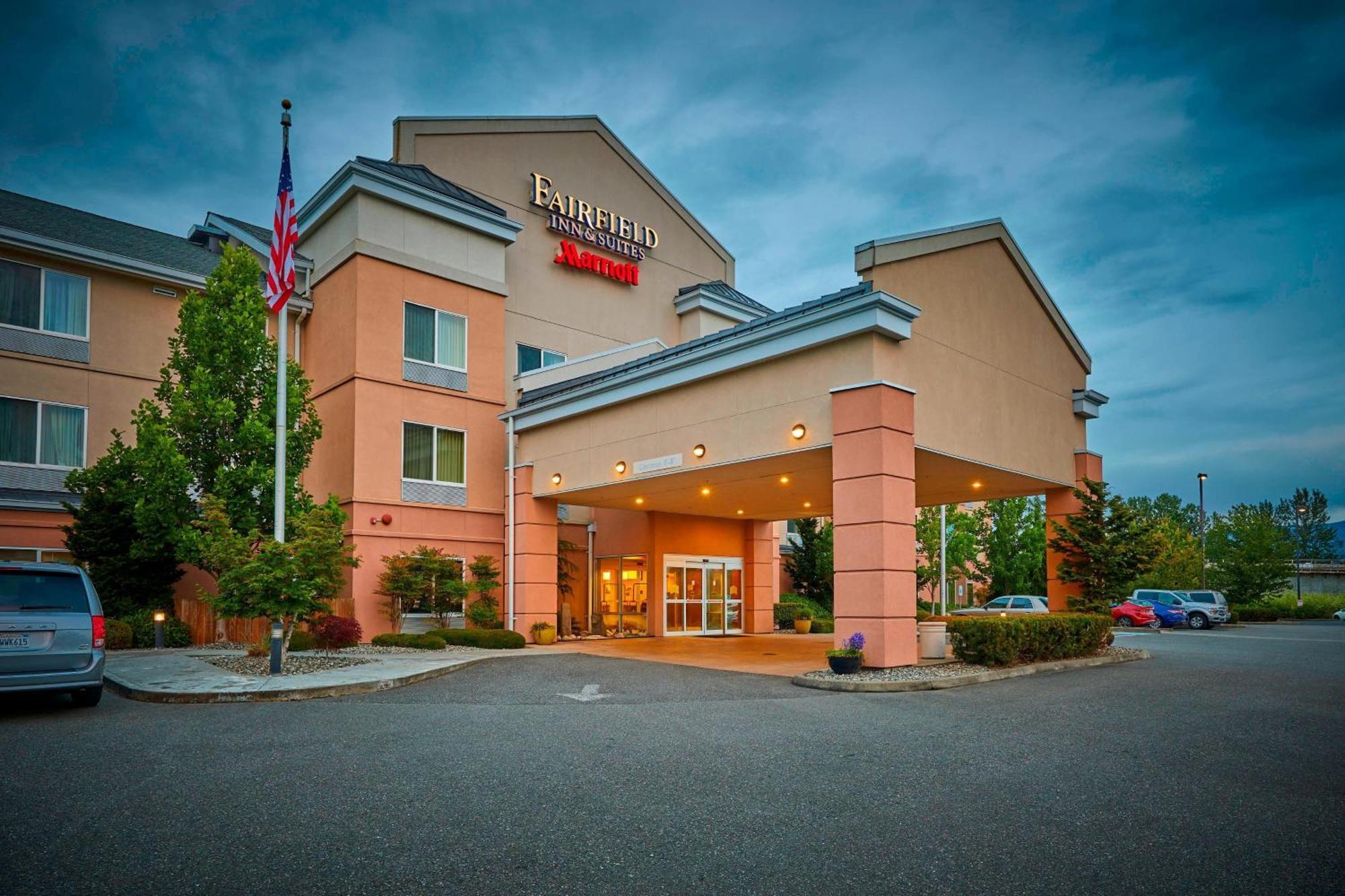 Fairfield Inn & Suites Бърлингтън Екстериор снимка