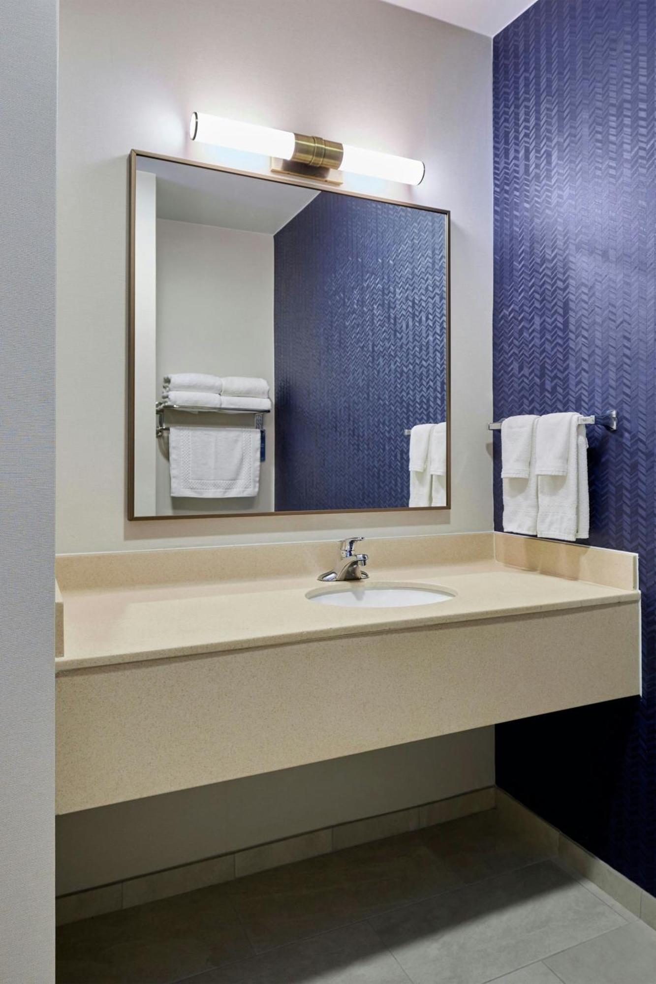 Fairfield Inn & Suites Бърлингтън Екстериор снимка