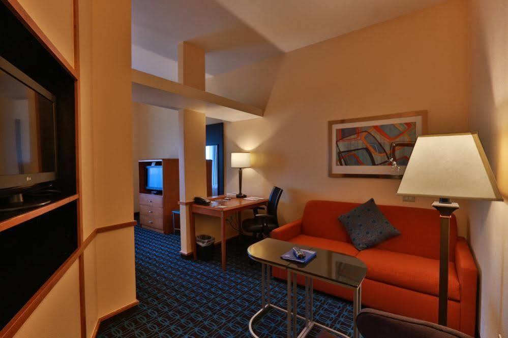 Fairfield Inn & Suites Бърлингтън Екстериор снимка
