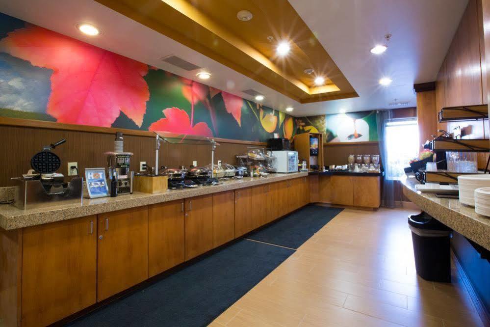 Fairfield Inn & Suites Бърлингтън Екстериор снимка