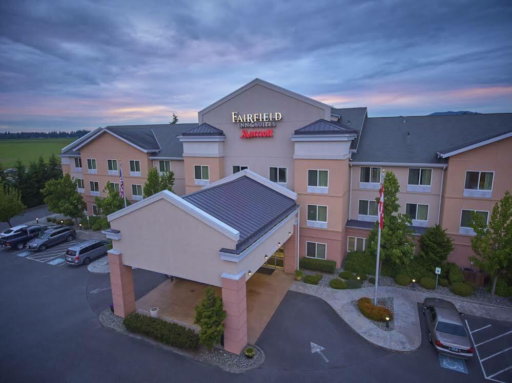 Fairfield Inn & Suites Бърлингтън Екстериор снимка