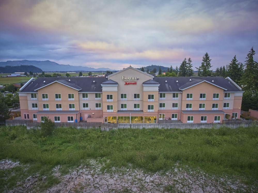 Fairfield Inn & Suites Бърлингтън Екстериор снимка